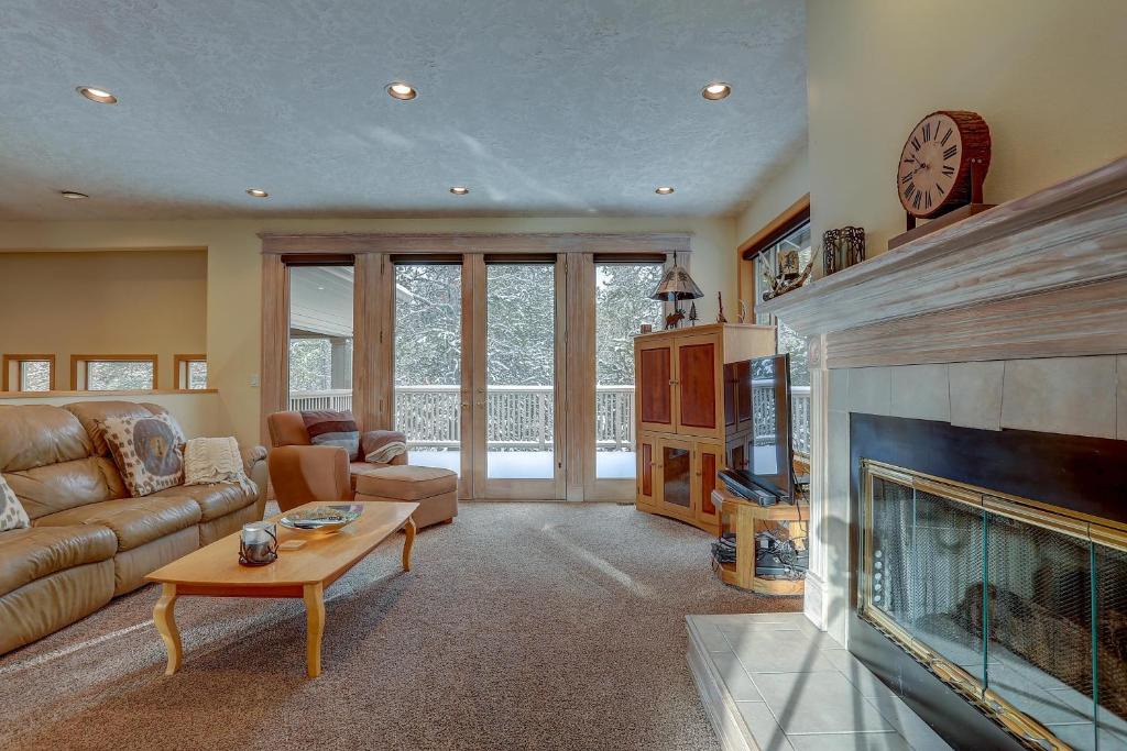 Sunriver House | 18 Hickory