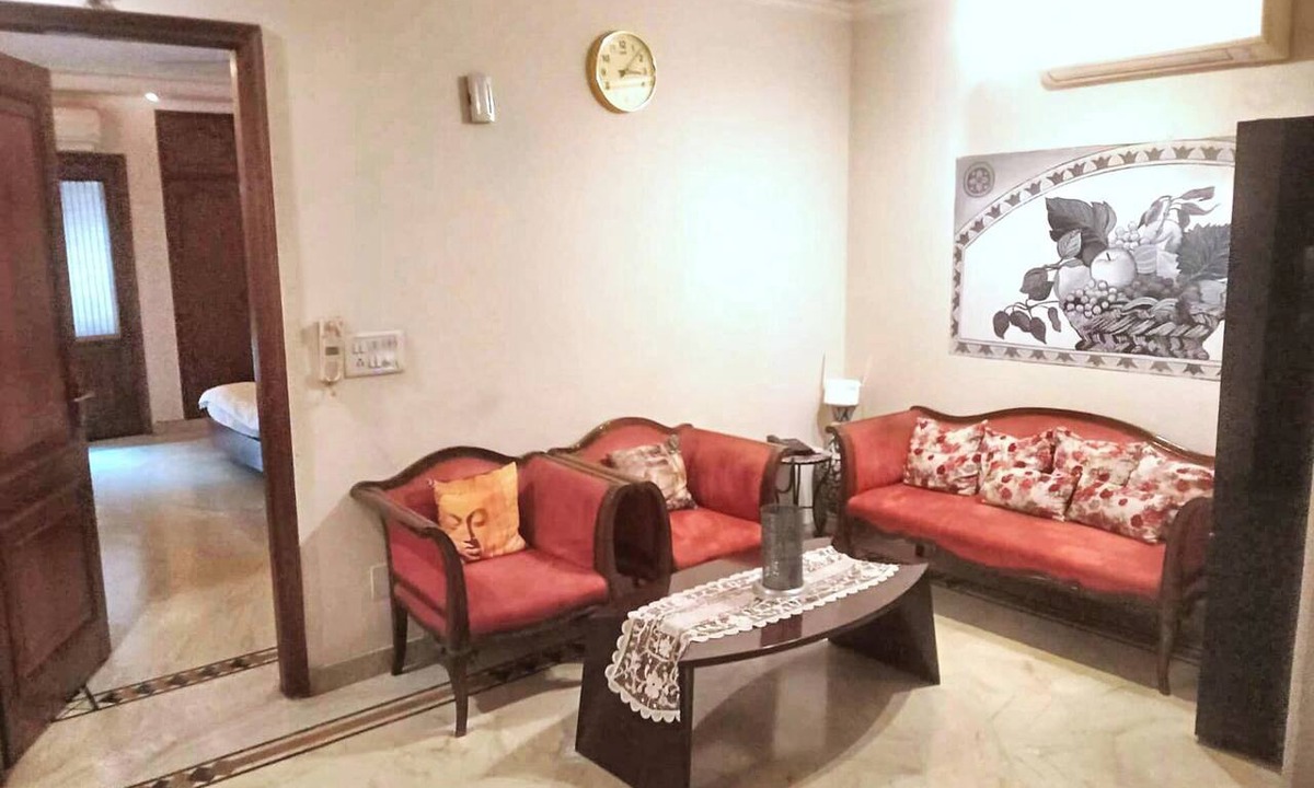 Nehru Place Apartment | 2 Bed Apartment Sleeps 4 with Parking New Delhi