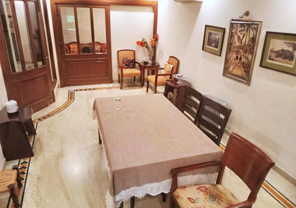 Nehru Place Apartment | 2 Bed Apartment Sleeps 4 with Parking New Delhi