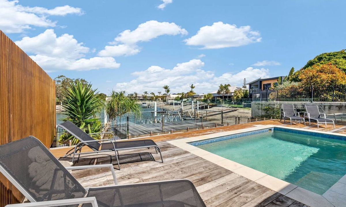 Mooloolaba House | 4 bedroom home on canal