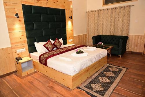 Aleo Hotel | 4Everstay By Vivaaan Bliss Most Premium Rooms With Balcony And Mountain Views With Free Parking & Wifi ! Top Rated And Best Selling Hotel In Manali