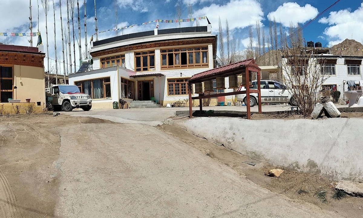 Leh Bed & Breakfast | 5 minutes to the market! 5 Km from airport! space for car parking! Peaceful area