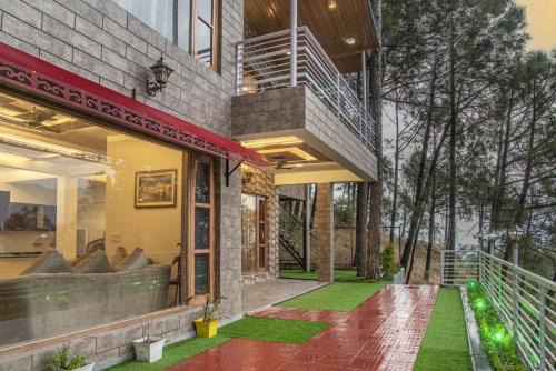 Dharampur Apartment | A Bluebell Villa I Jacuzzi I 3 Bedroom Villa With Open Air Lawn & BBQ l Bonfire Available l Kasauli By Exotic Stays