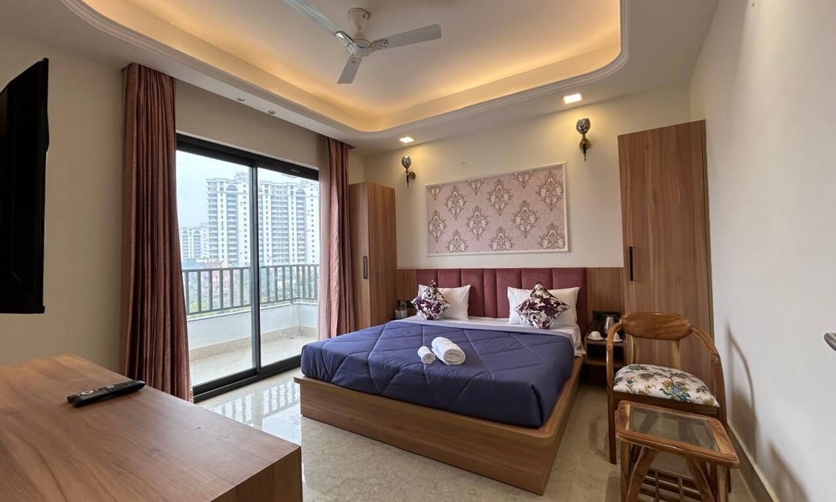 DLF Phase 5 Hotel | AATITHYAM RESIDENCY