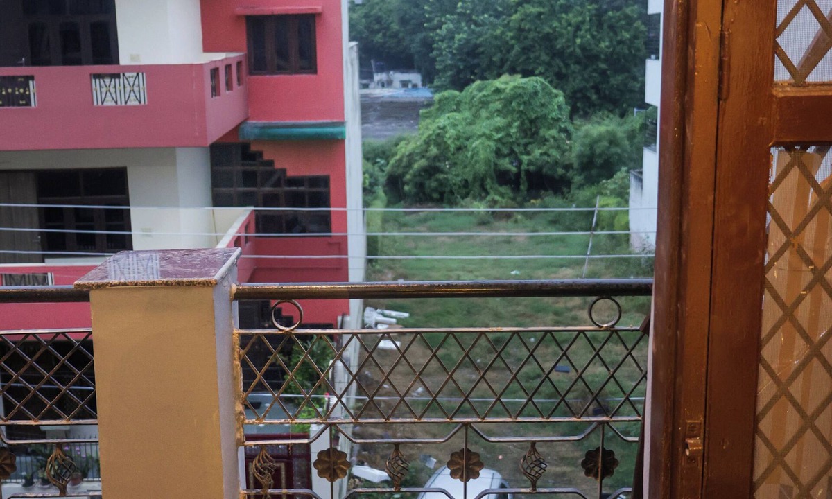 Gurugram Apartment | About this space Independent 1 BHK Floor Including Breakfast with Terrace.