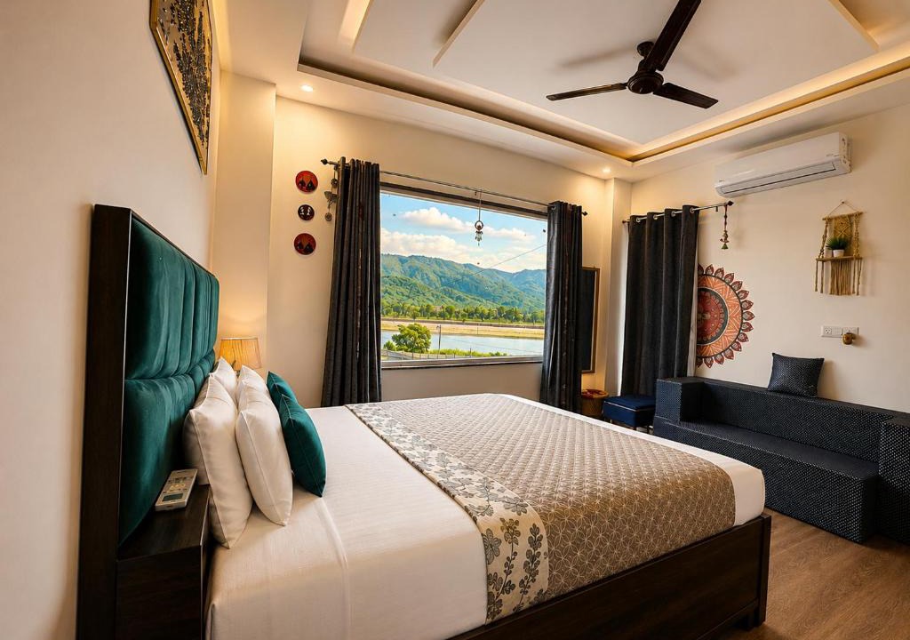 Rishikesh Apartment | Advaitam Ganga & Hill View Homestay by the Ganges Ghat - Luxury 3 BHK