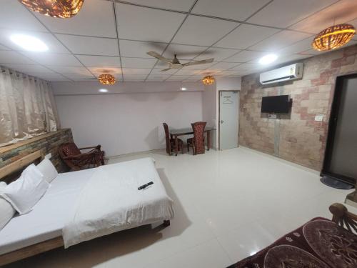 Chembur East Bed & Breakfast | AGRAWAL BHAVAN BUDGET Stay only for indians