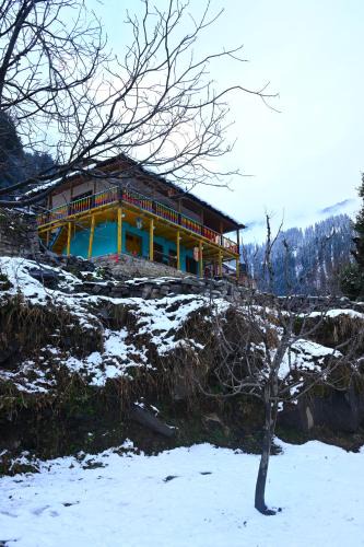 Manali House | Ahorastays Sethan