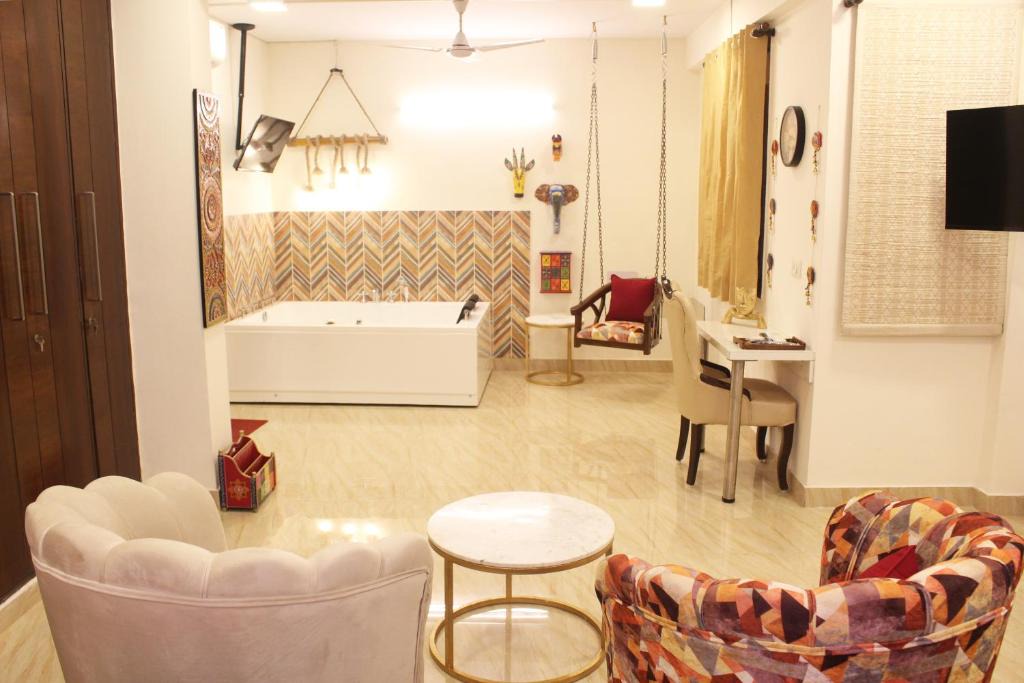 Greater Kailash Apartment | Air Purifier - Luxury Jacuzzi HotTub 1BHK Suite 11