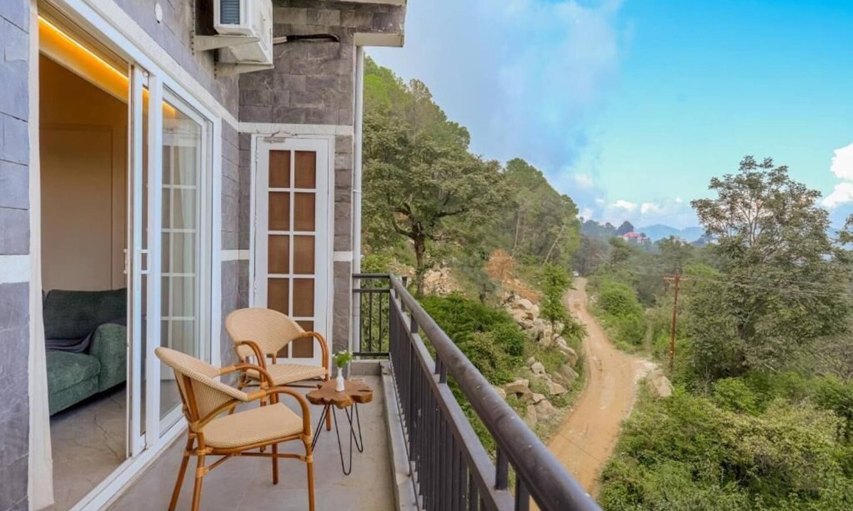 Kumarhatti Villa | Alaya stay Dochi 4BHK apt with Hill View
