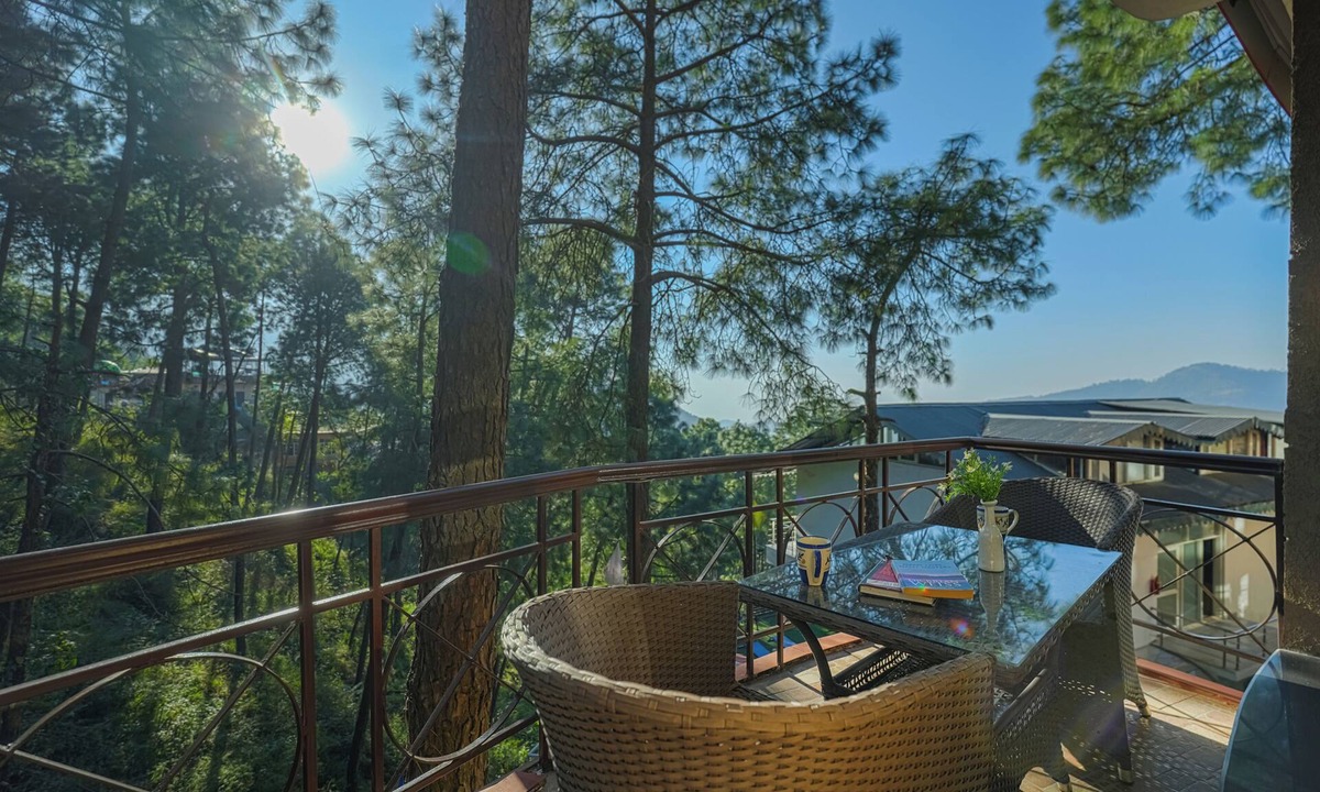 Kasauli Villa | Alaya Stays 3BHK Golden Meadow Villa