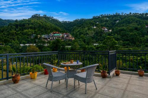 Kuthar Hotel | Alaya Stays Gamble Peaks Cottages with Plunge Pool amid Mountains