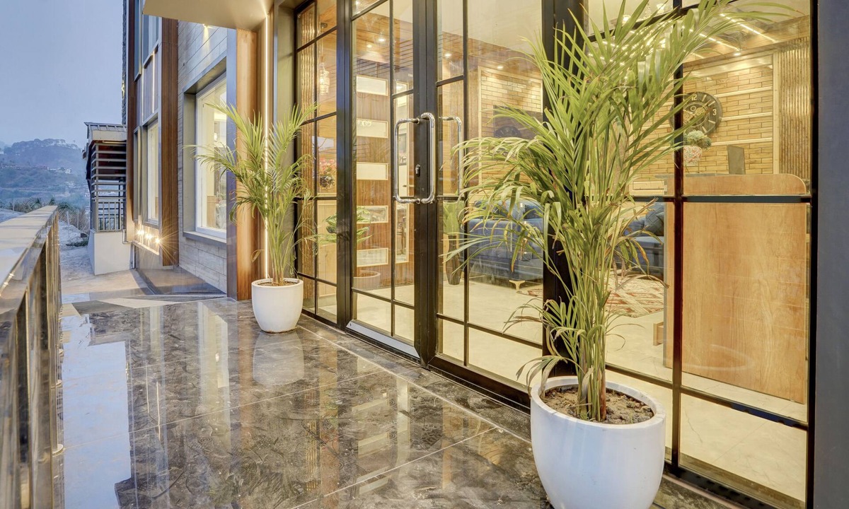 Dharampur Hotel | Alaya Stays Serene Woods Hotel Near Mall Road