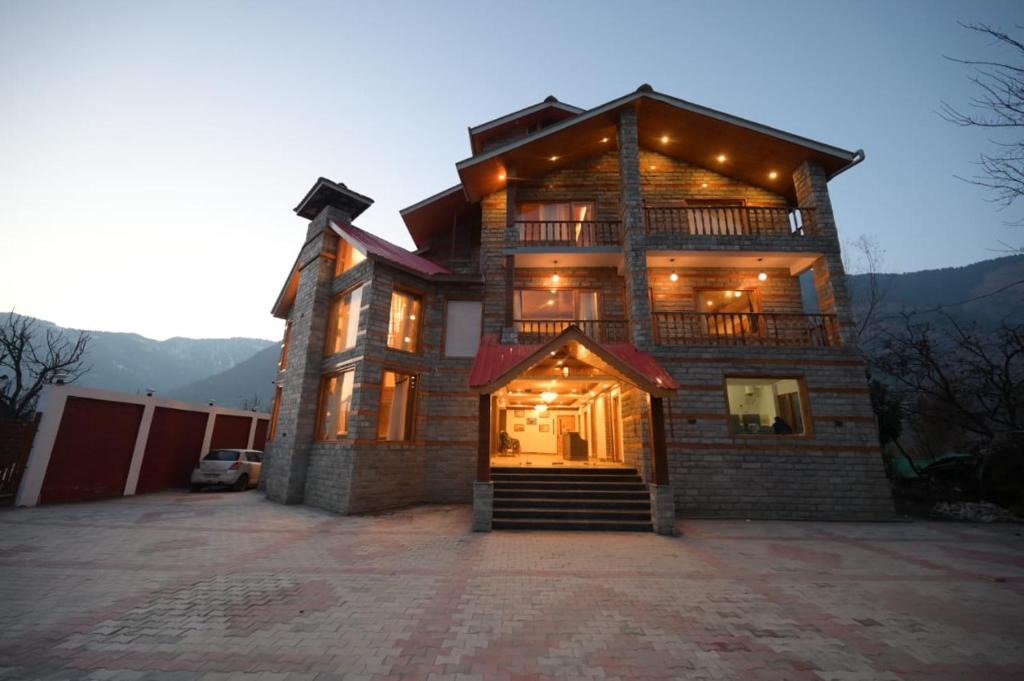 Manali Bed & Breakfast | Alexandra Cottages