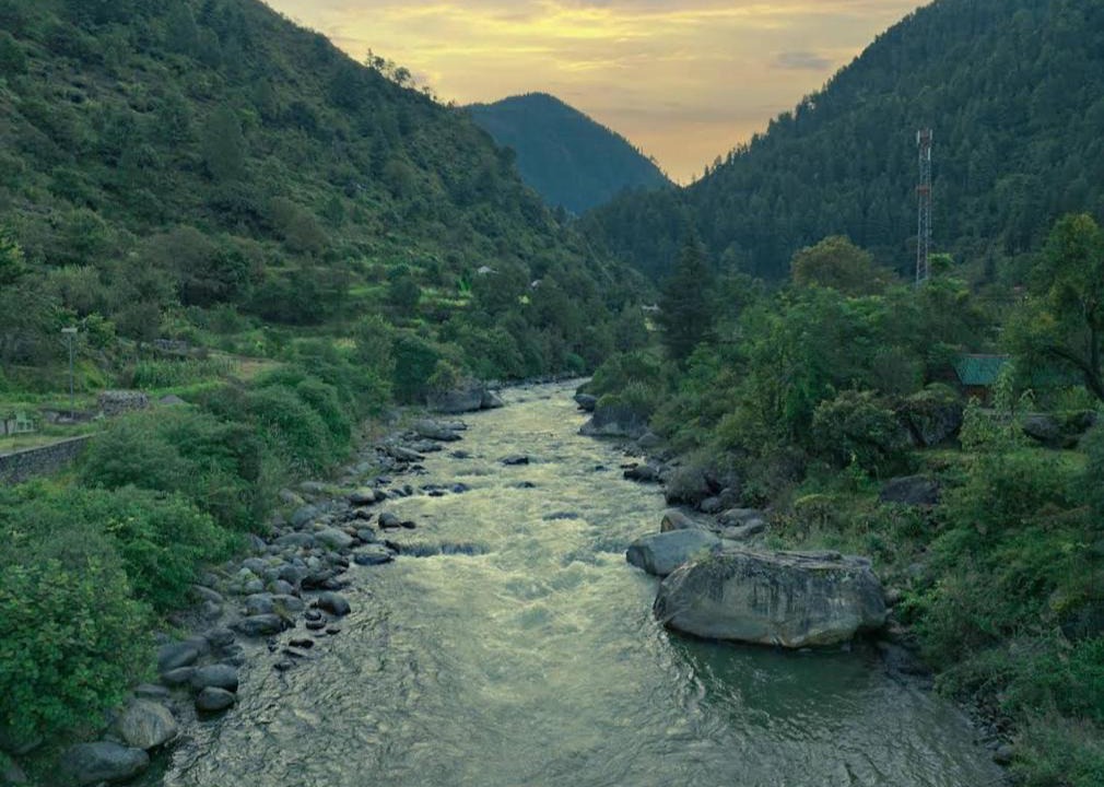 Gushaini Hotel | All view cottage tirthan valley river side