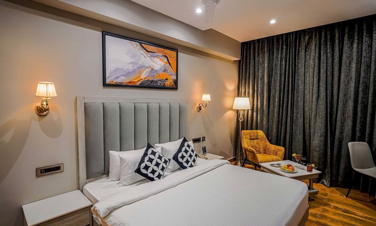 Kharar Apartment | Apartment in Mohali with Rooftop Pool