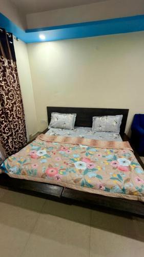 Bullawala Apartment | Awsome Scenic View of Mussoorie from Balcony,