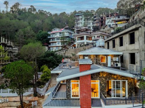 Kumarhatti Villa | Bask and Blessings Highlands Pet-Friendly 7-BHK Retreat With Private Scenic Balconies, Jacuzzi, Spa, Garden & Gazebo