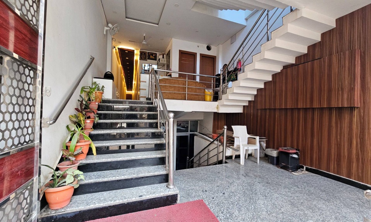 Faizabad Bed & Breakfast | Beautiful 9- AC bedroom Bed in Charming Ayodhya