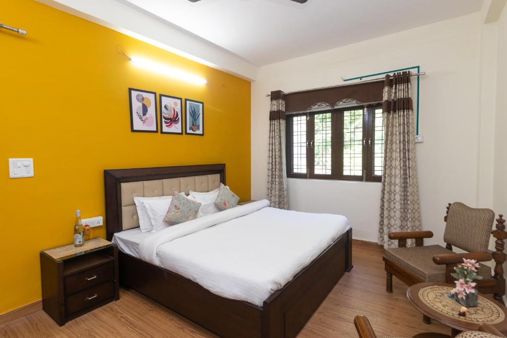 Bullawala Apartment | Berry 3BHK by Wabi Sabi Stays