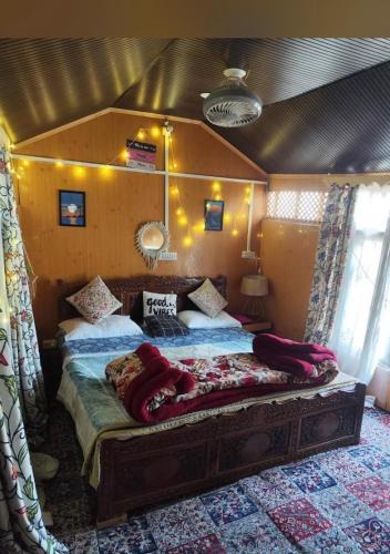 Rajbagh Bed & Breakfast | Blackpearl