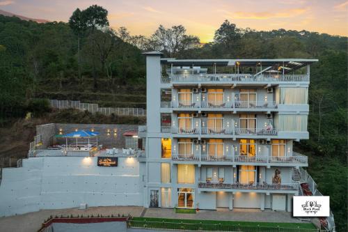 Kasauli Hotel | Blackpearl Sparklewoods