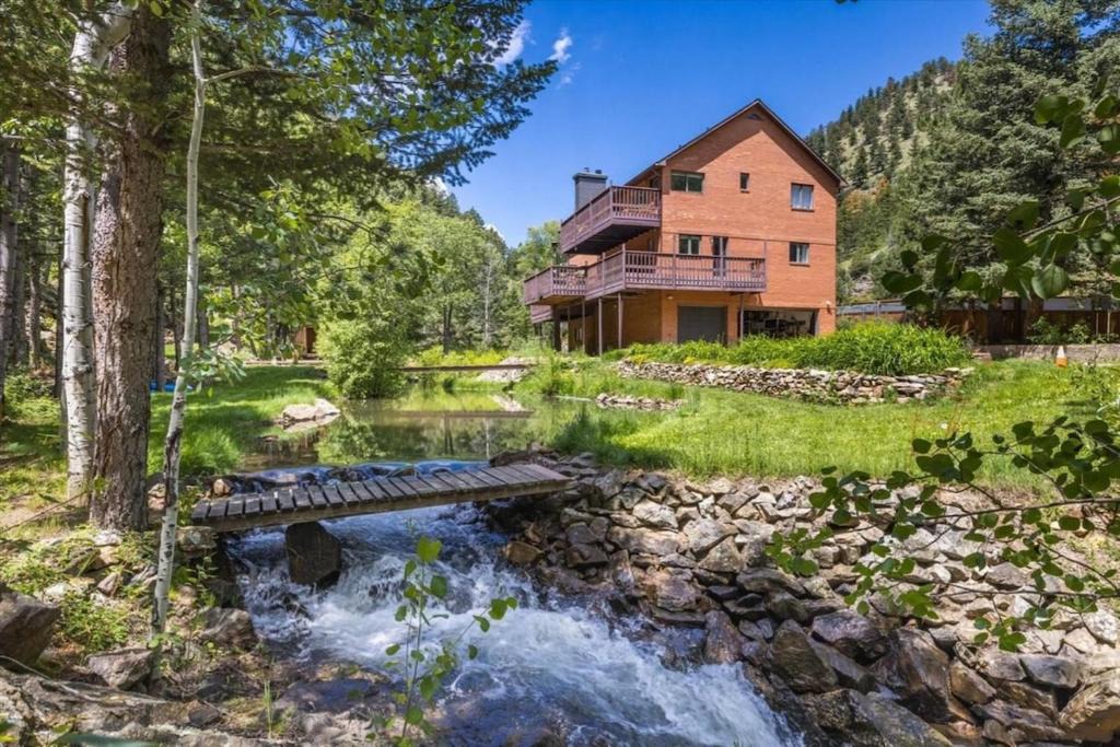 Boulder House | Boulder Luxury Getaway 7 acres River & Pond