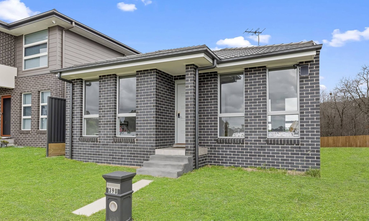 Austral House | Brand New 3Br One-Level House with WiFi & Parking