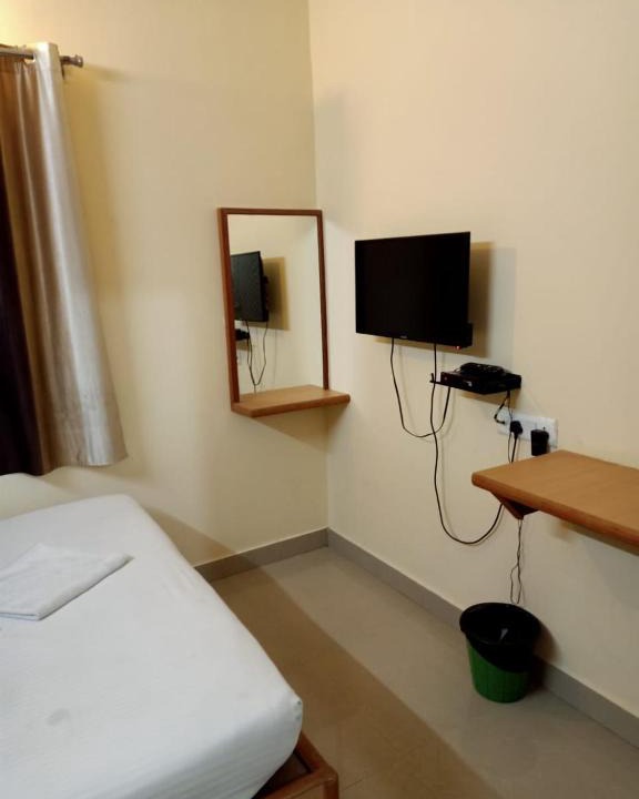 Kuzhithurai Hotel | Brishen and Gavins Inn