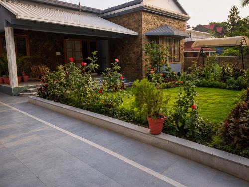 Bullawala House | Bungalow-By Poit Stays