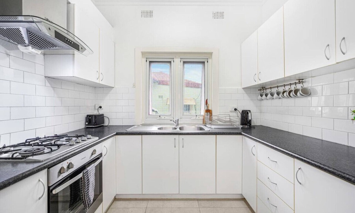 Burwood House | Burwood 3Br house close to train/shopping/parks