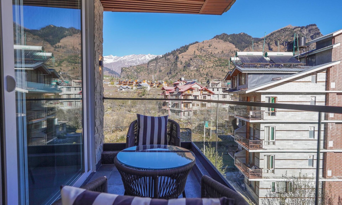 Burwa Hotel | Carom Hotel Manali