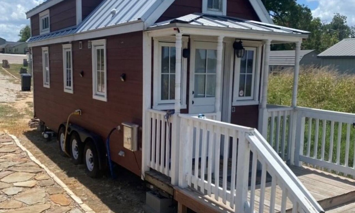 Willis Cabin | Casa Rosa Waterfront Tiny Home Lake Conroe Retreat Beautiful Sunsets