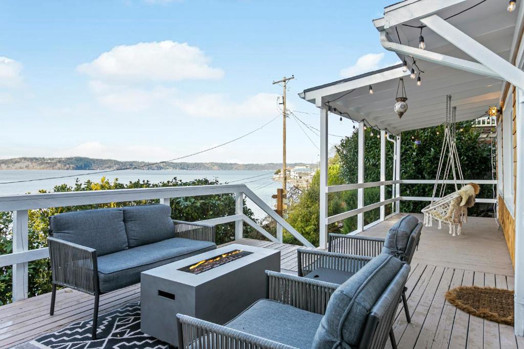 Tacoma House | 'Cedar & Sage' Waterfront Cottage on Puget Sound