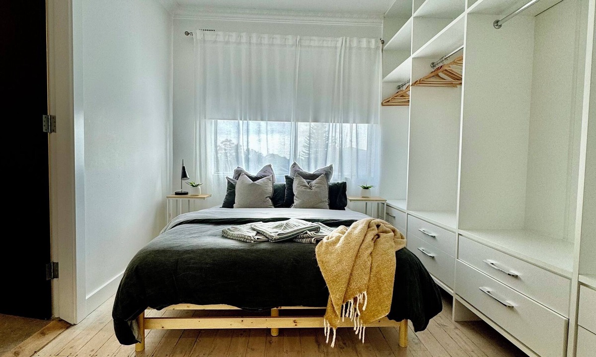 Haberfield Apartment | Central Haberfield Village 5* eateries. Pet/family friendly. Free park.