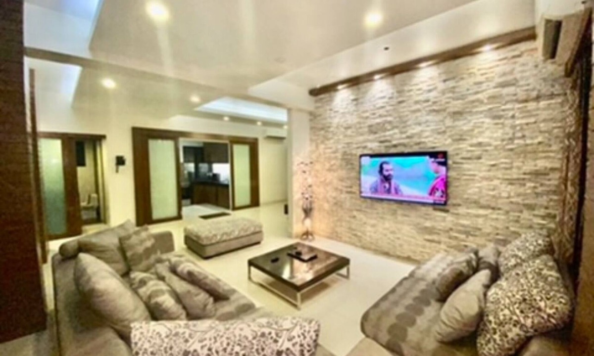 Gulshan Apartment | Charming 2-bedroom apartment with WiFi, AC in Gulshan 1. Niketon Dhaka.