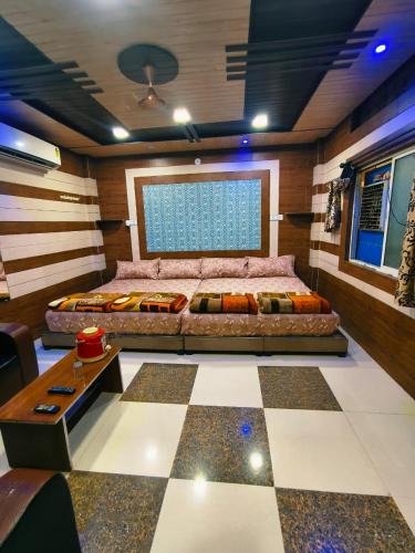 Jaora Hotel | Chirag Guest House