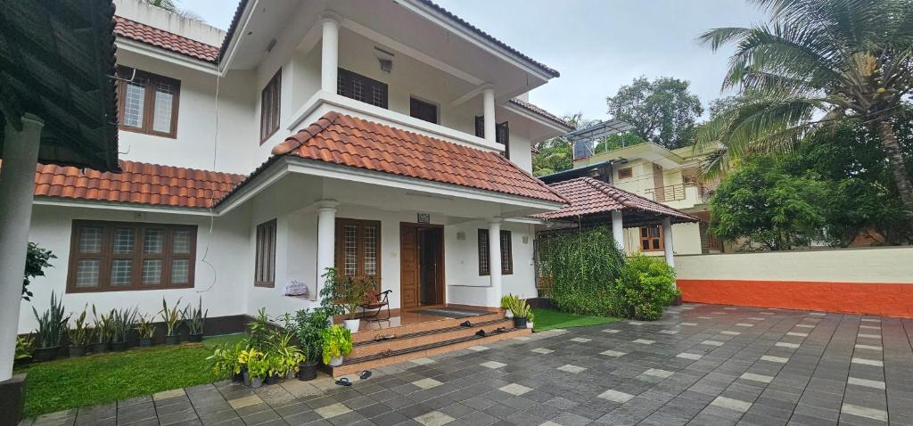 Thrissur Villa | Chirakkal House AC 2BHk house near Amala Hospital