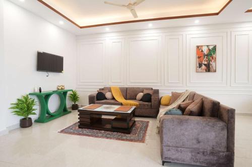 Bullawala Villa | Classic Bungalow by The StayCationer