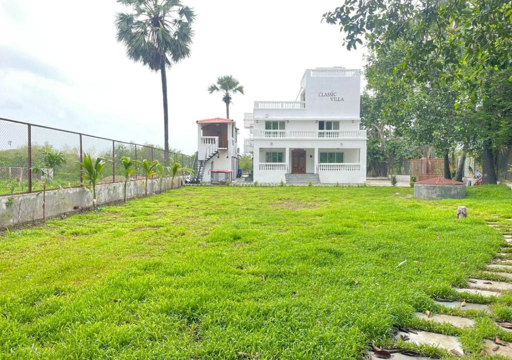 Palghar House | Classic Villa