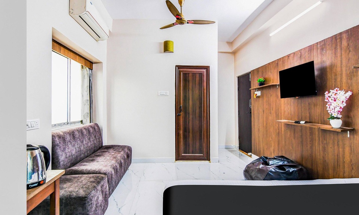 South Dum Dum House | Classic With Balcony Skyline Serenity