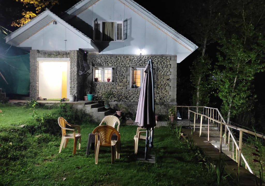 Brein House | COBBLE STONE HUT DARA HARWAN
