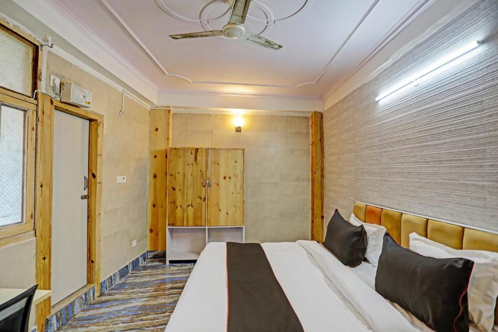Noida Hotel | Collection O Aditya Inn Sector 66 Noida Near Adarsh Pariksha Kendra