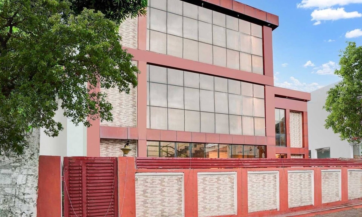 Mohangarh House | Collection O Aishbagh Railway Junction
