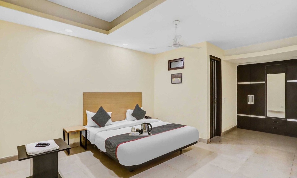 Patparganj House | Collection O Patparganj Max Speciality Hospital