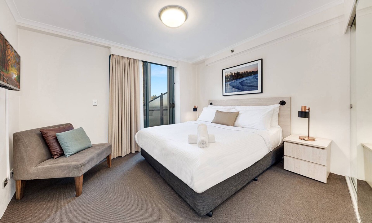 Chinatown Apartment | Comfy and Modern 1B Apartment in Haymarket