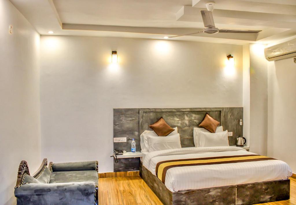 Bullawala Hotel | Compass rose