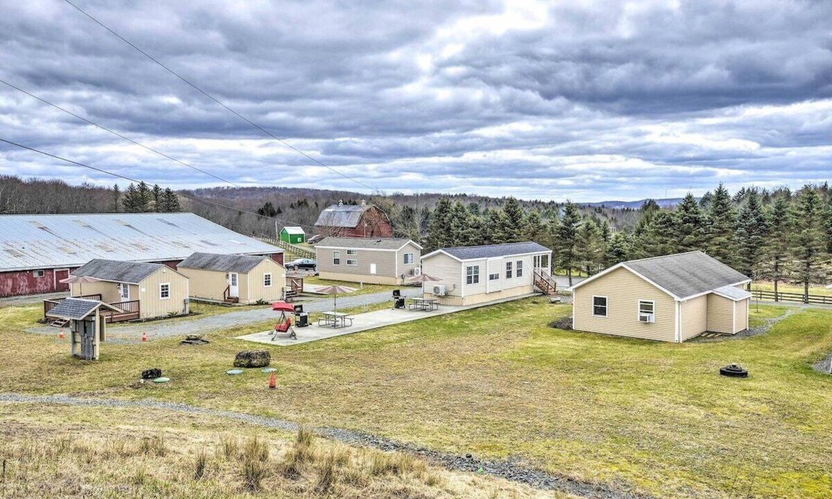 Pleasant Mount Cabin | Cottage Complex · Poconos Luxury Stay