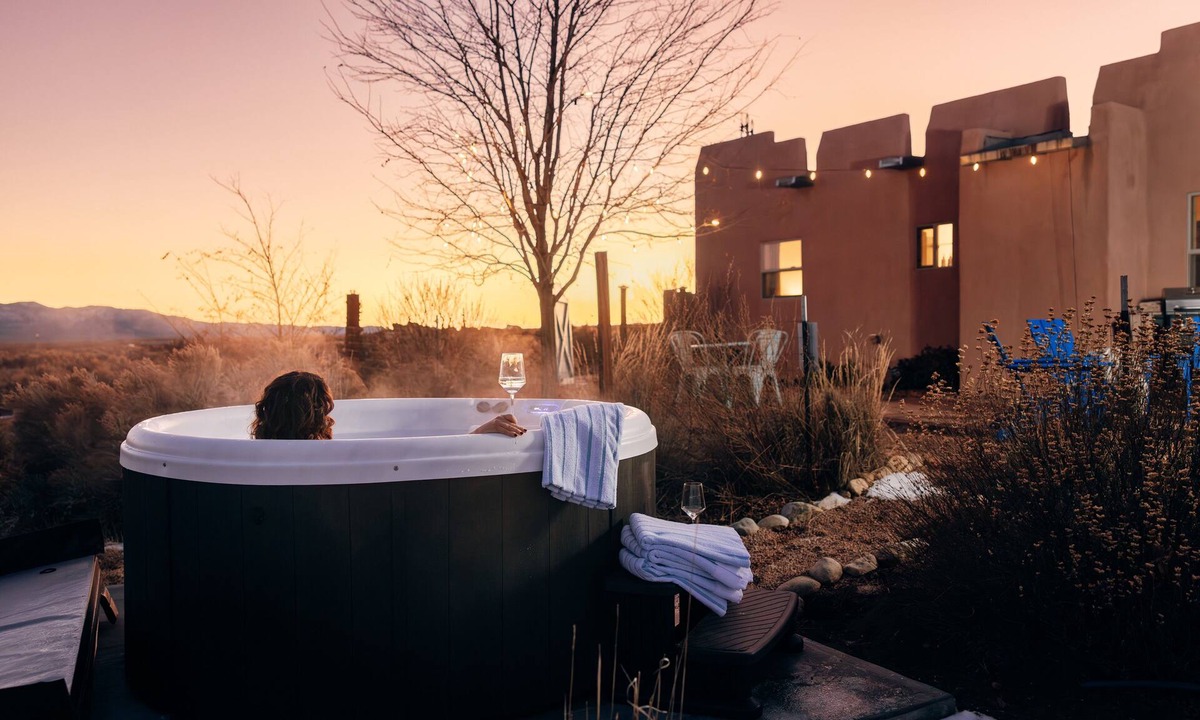 Taos House | Couples/BFFs/Fam Retreat, Hot Tub, Enclosed Yard