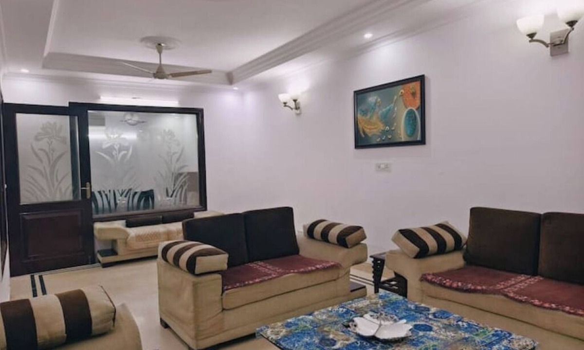 New Delhi Apartment | Cozy & Spacious 3BHK in GK3 – Perfect for Families!